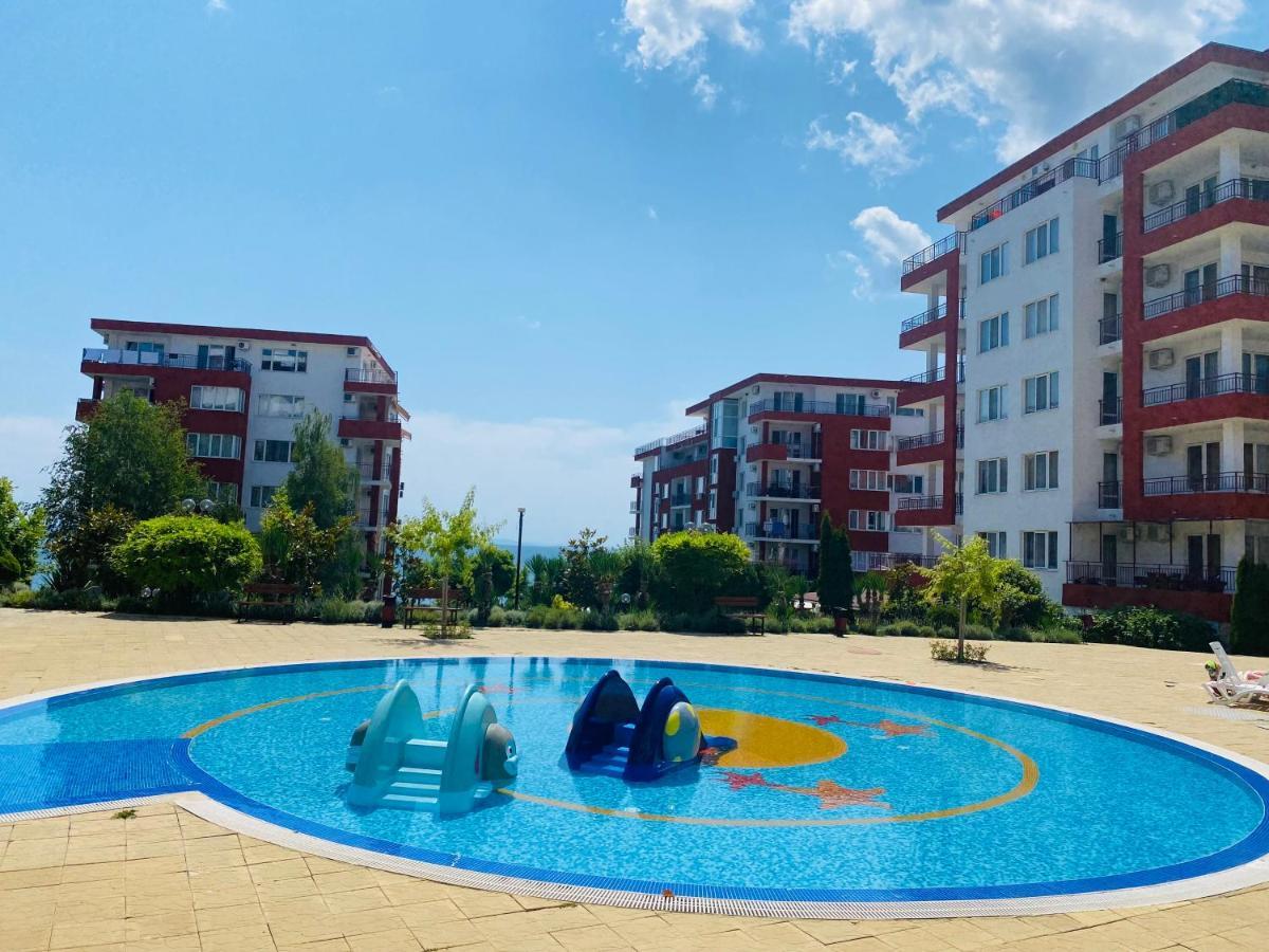Apartment In Свети Влас Екстериор снимка