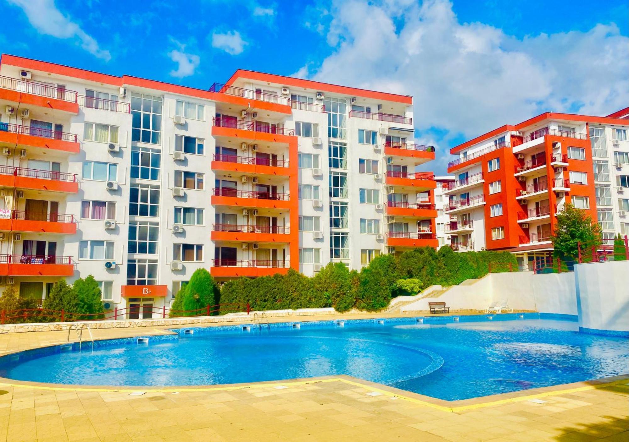 Apartment In Свети Влас Екстериор снимка