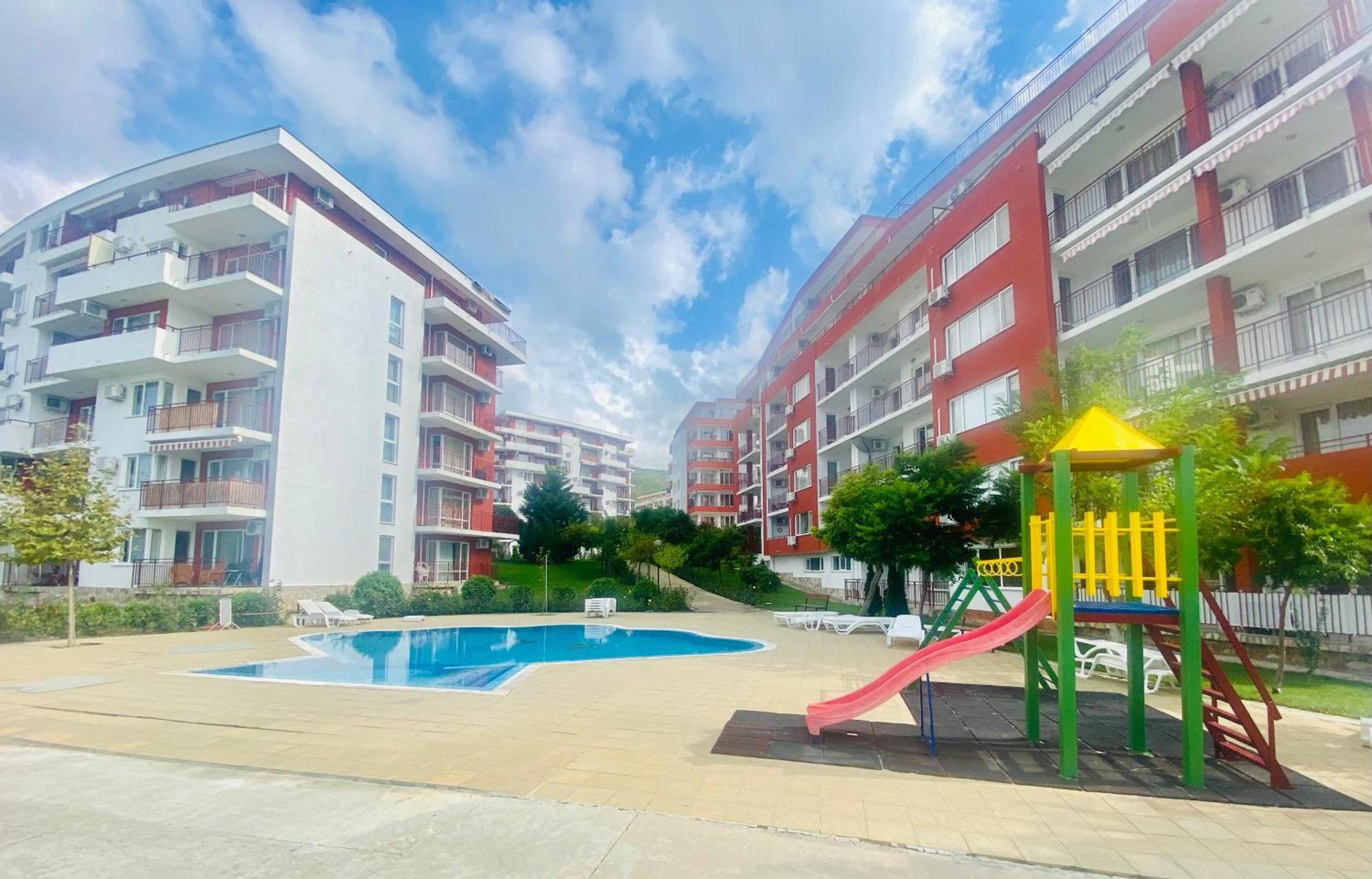 Apartment In Свети Влас Екстериор снимка