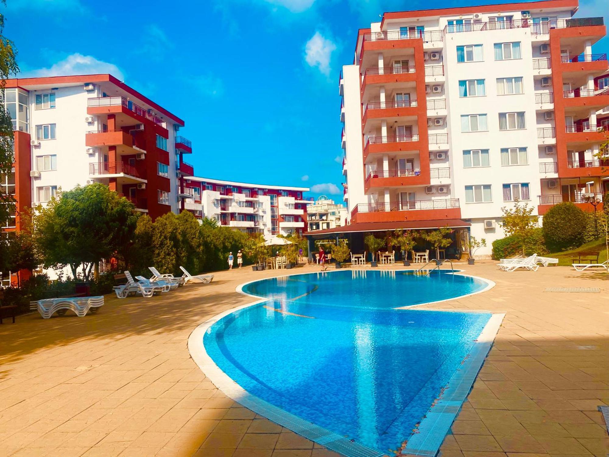 Apartment In Свети Влас Екстериор снимка