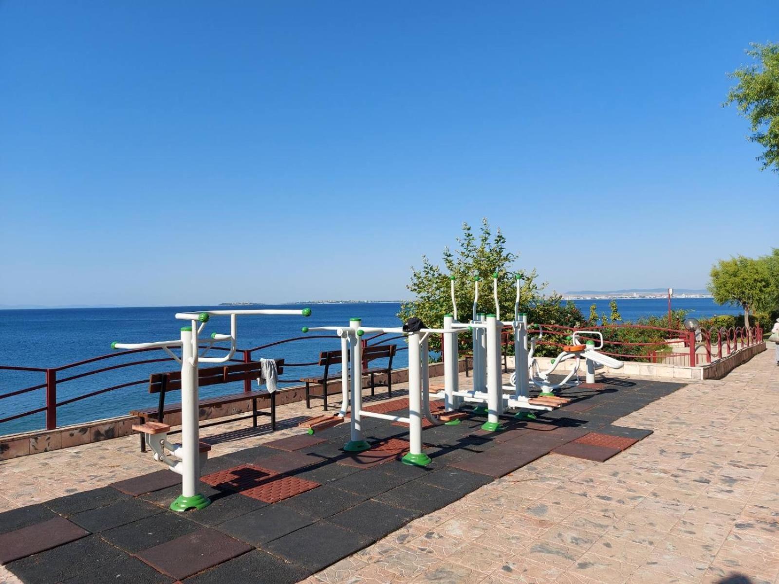 Apartment In Свети Влас Екстериор снимка